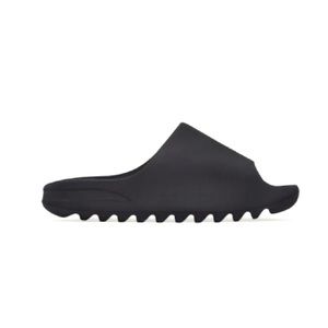 YEEZY SLIDE size 8 MEN